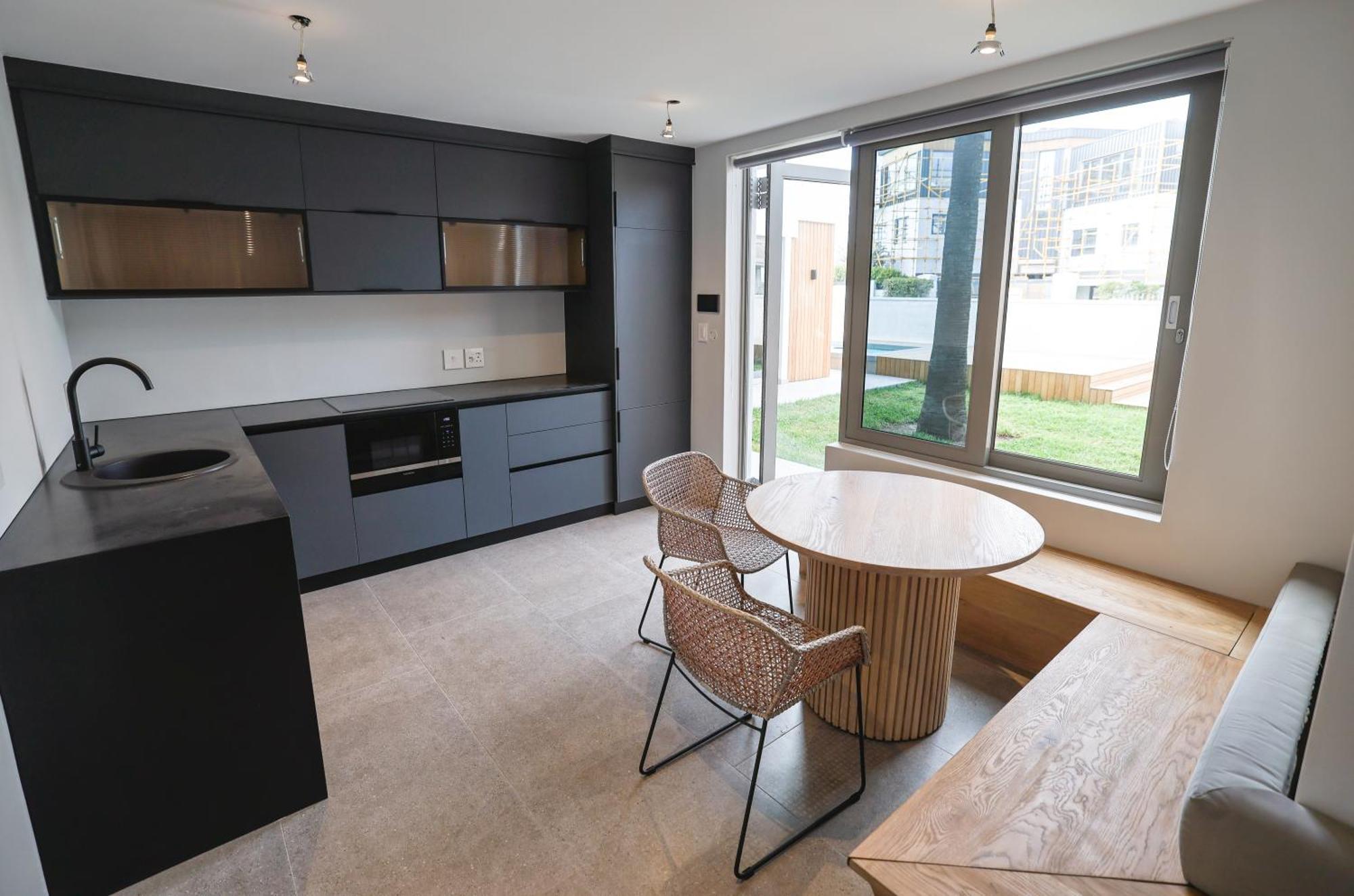 Ocean 9 - Sunset Beachfront Residency ケープタウン エクステリア 写真