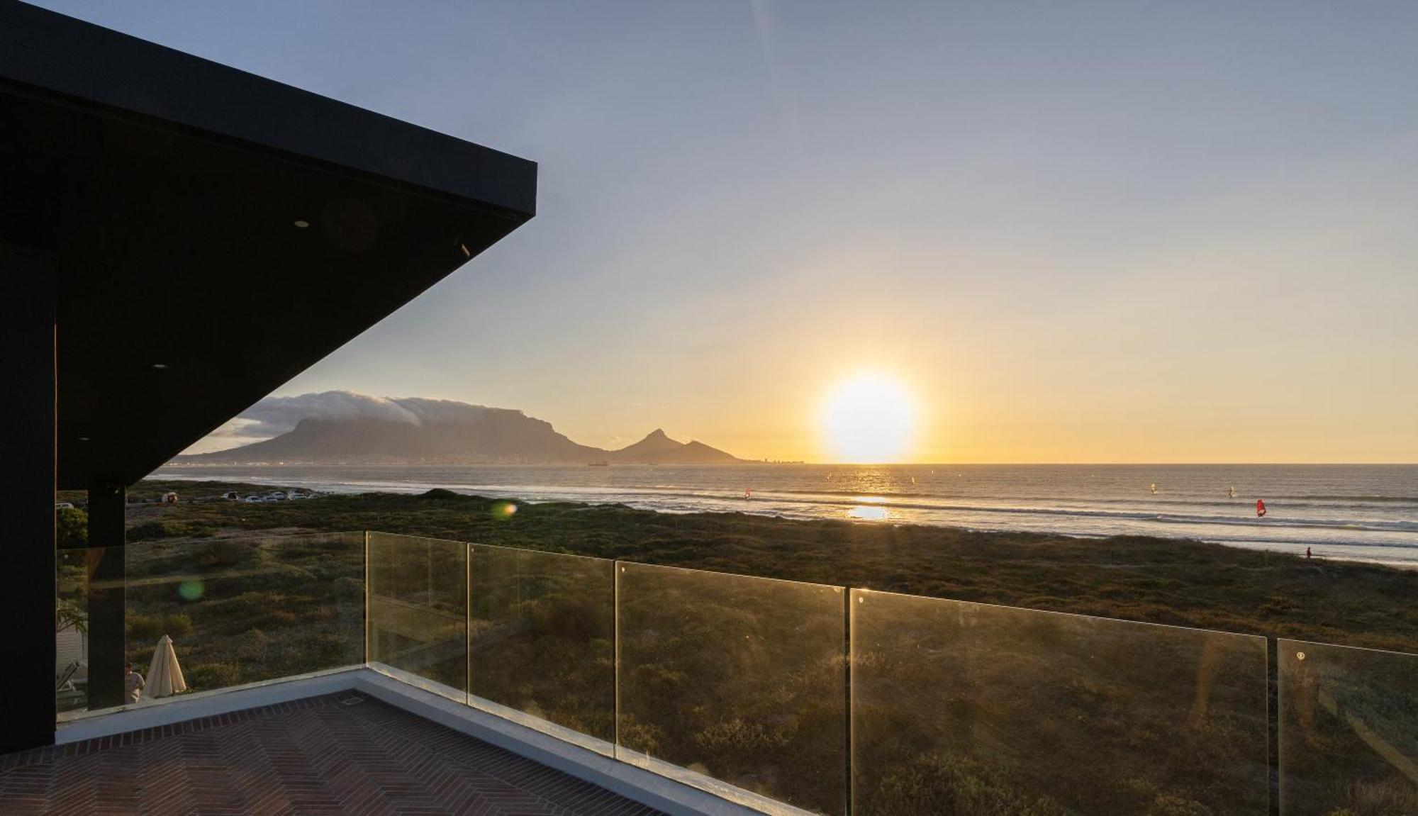 Ocean 9 - Sunset Beachfront Residency ケープタウン エクステリア 写真