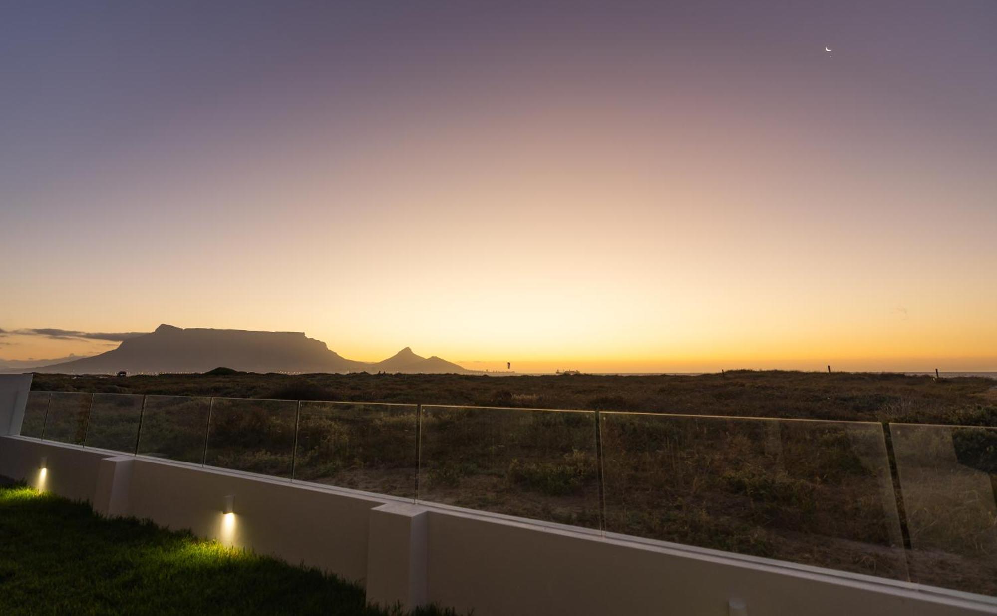Ocean 9 - Sunset Beachfront Residency ケープタウン エクステリア 写真